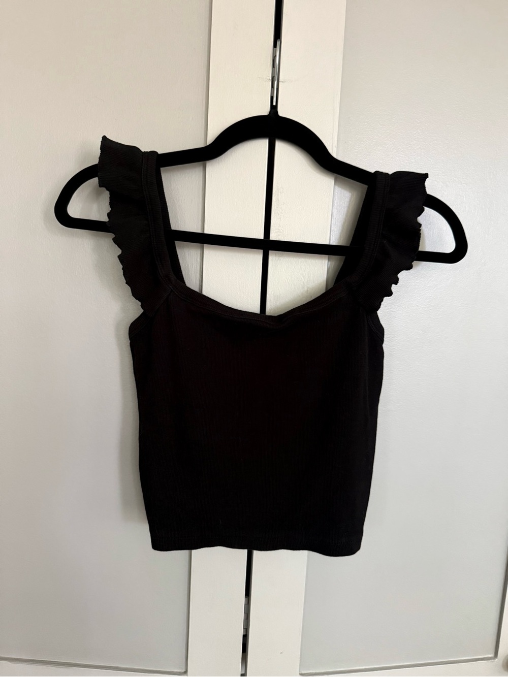 Black Ruffle Strap Women's Cropped Tank Top - Small